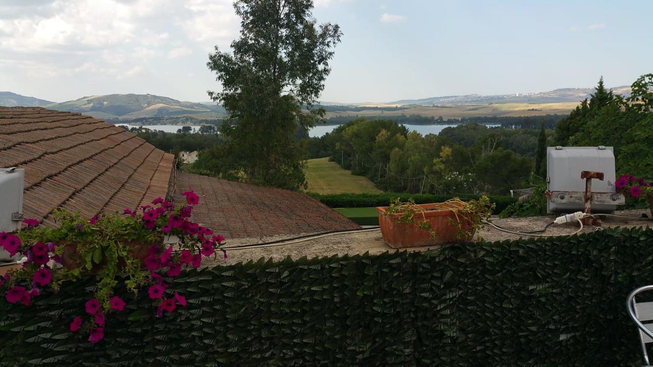 Tenuta La Volpe Miglionico Esterno foto